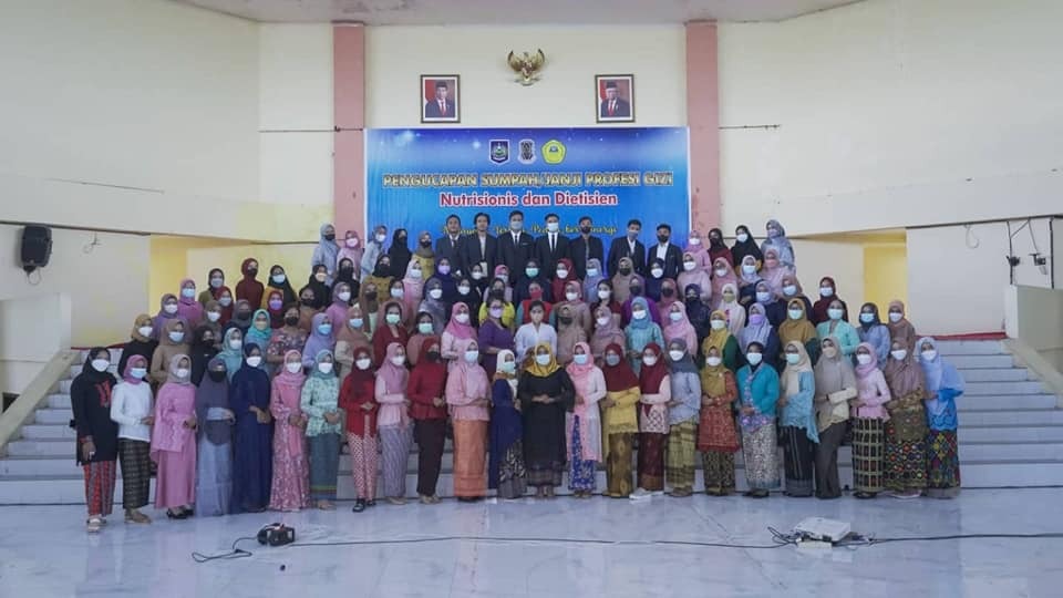 SEPULUH NUTRISIONIS RSJ MUTIARA SUKMA MENGIKUTI SUMPAH/JANJI NUTRISIONIS